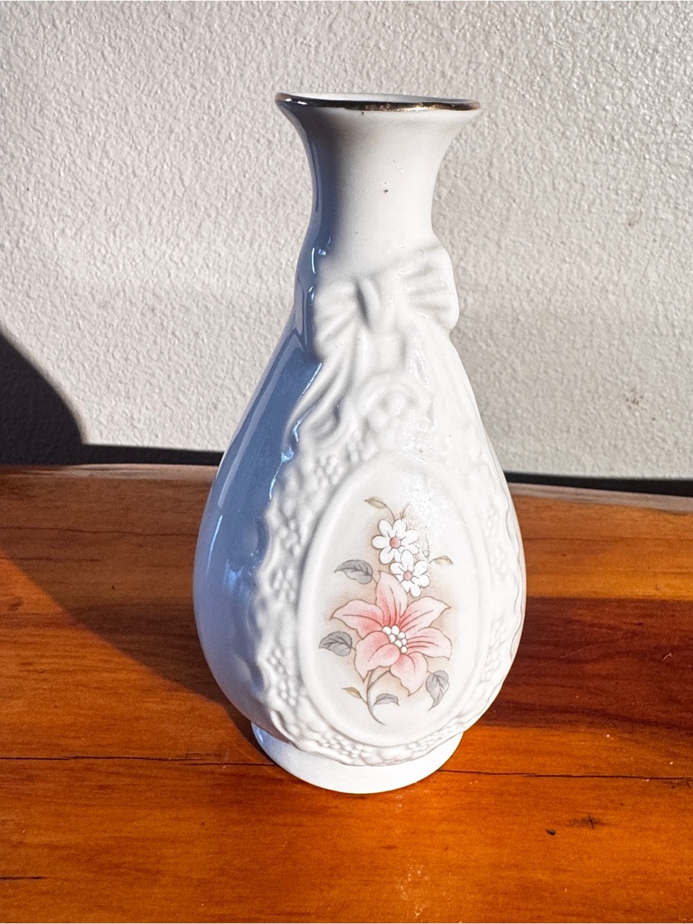 6" Cameo Ivory Porcelain Floral Ribbon Vase Royal Heritage Collection